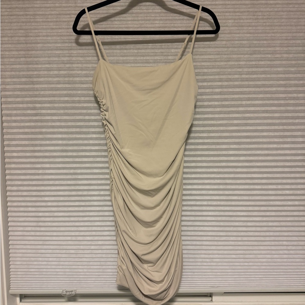 Ten by Babaton Cream Side Ruched Dress